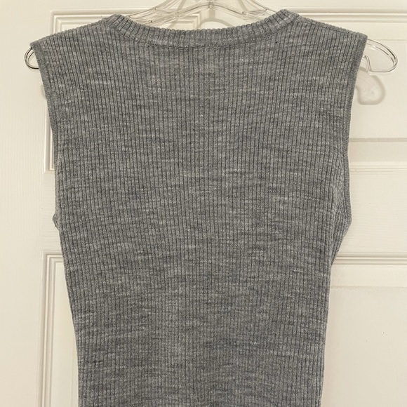 Grey knit sleeveless tunic - Picture 8 of 12